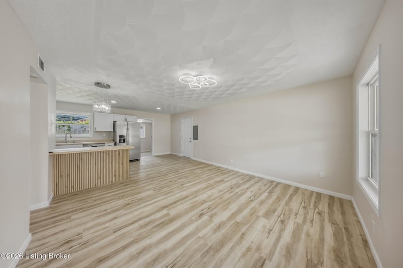 168 Valley Rd, Louisville, KY 40229