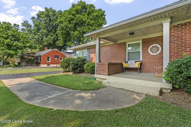 17 Narwood Dr, Louisville, KY 40299