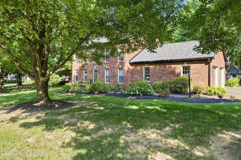1700 Oak Grove Dr, New Albany, IN 47150