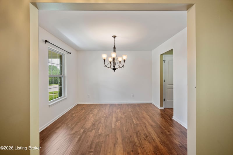 17013 Green Crest Ln, Louisville, KY 40245