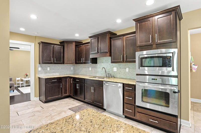 1702 12 Trevilian Way, Louisville, KY 40205