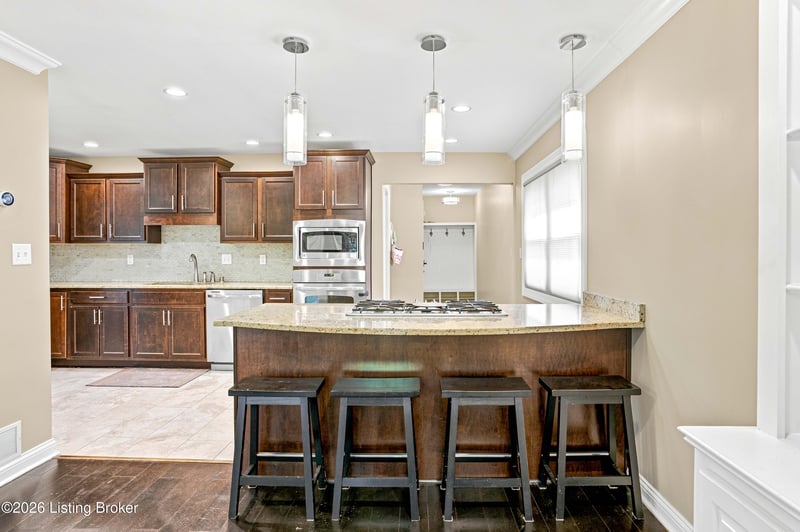 1702 12 Trevilian Way, Louisville, KY 40205