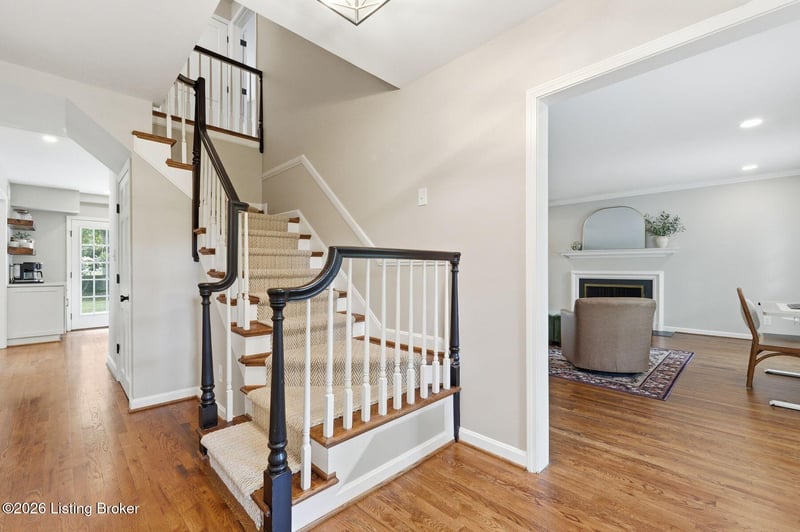 1703 Sweetbriar Ln, Louisville, KY 40207