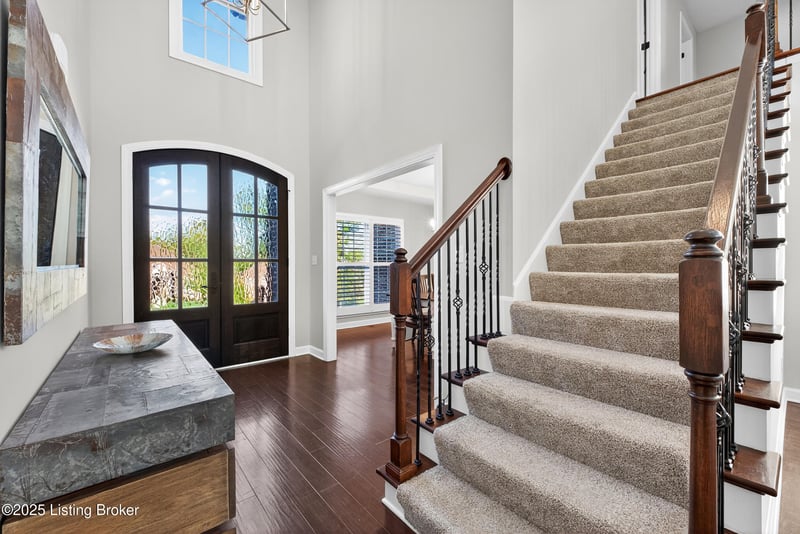 17117 Shakes Creek Dr, Fisherville, KY 40023