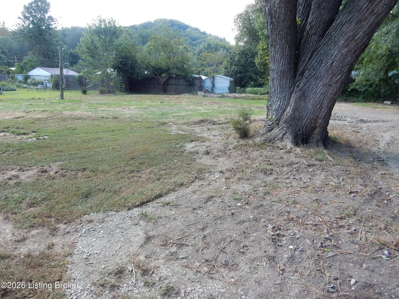 172 Lisa Dr, Shepherdsville, KY 40165