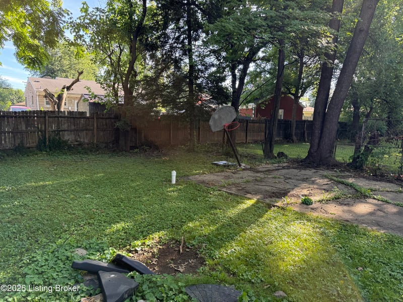 1721 Model Rd, Louisville, KY 40216