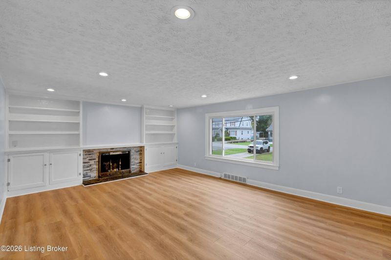 1728 Meyers Ln, Louisville, KY 40216