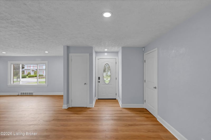 1728 Meyers Ln, Louisville, KY 40216