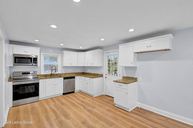1728 Meyers Ln, Louisville, KY 40216
