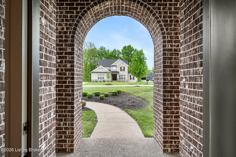 17403 Shakes Creek Dr, Louisville, KY 40023
