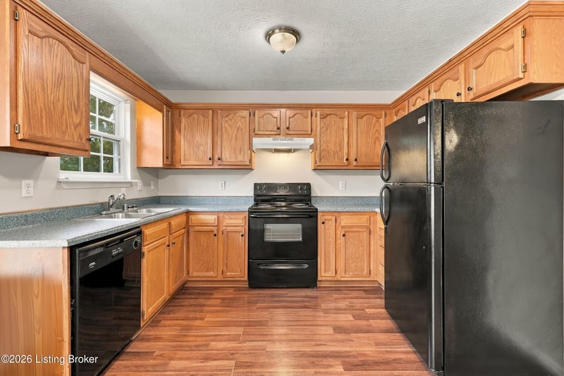 175 Lake Park Ct, Shepherdsville, KY 40165