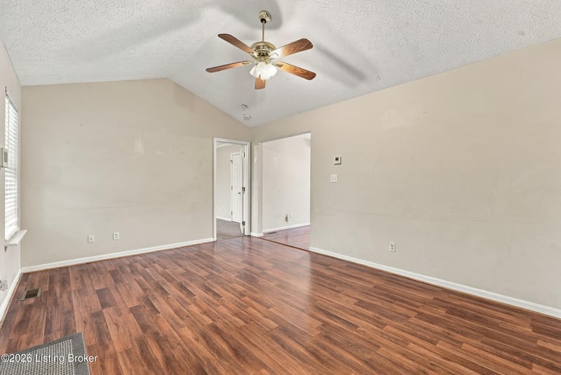 175 Lake Park Ct, Shepherdsville, KY 40165