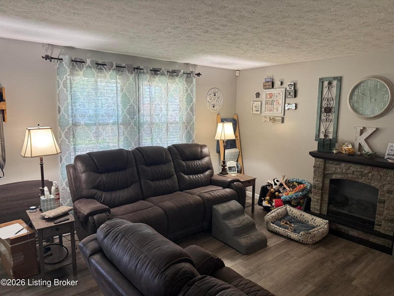 175 Prairie Dr, Louisville, KY 40229