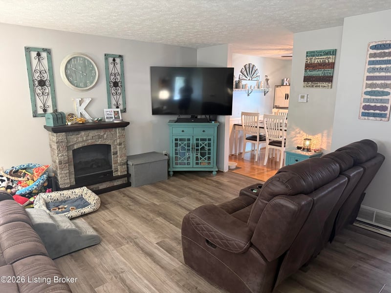 175 Prairie Dr, Louisville, KY 40229