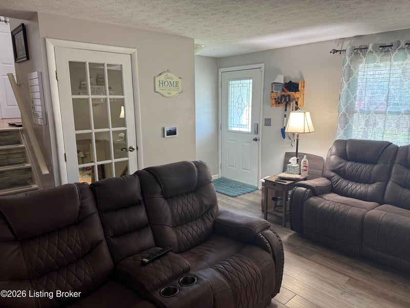 175 Prairie Dr, Louisville, KY 40229