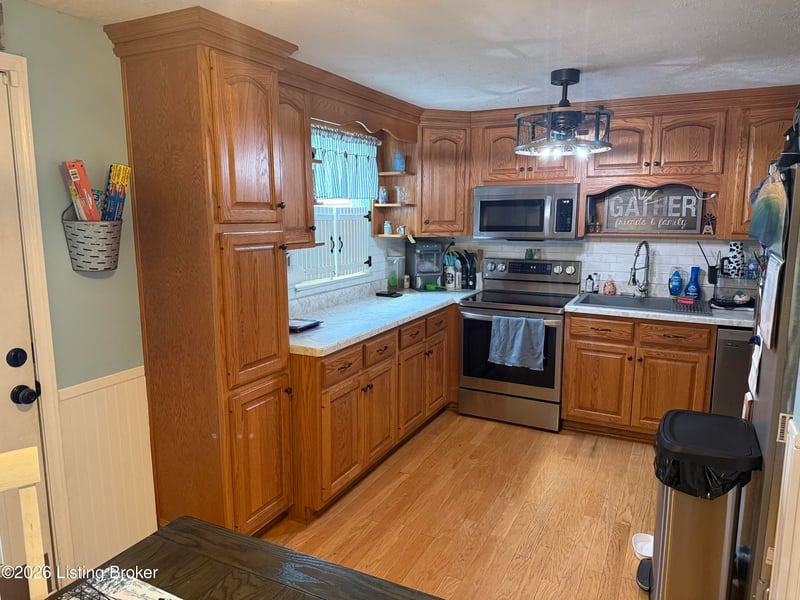 175 Prairie Dr, Louisville, KY 40229