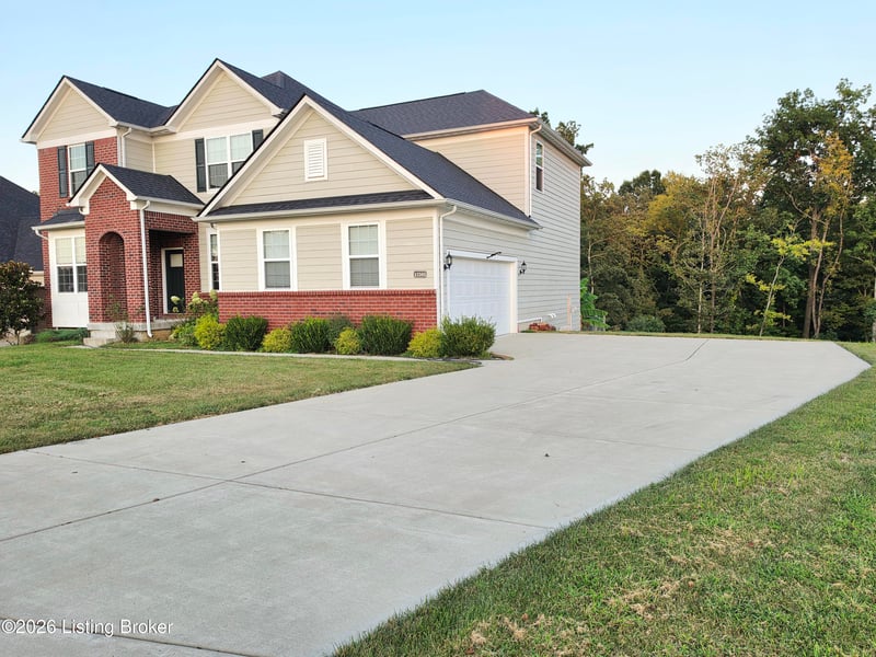 17505 Shakes Creek Dr, Fisherville, KY 40023