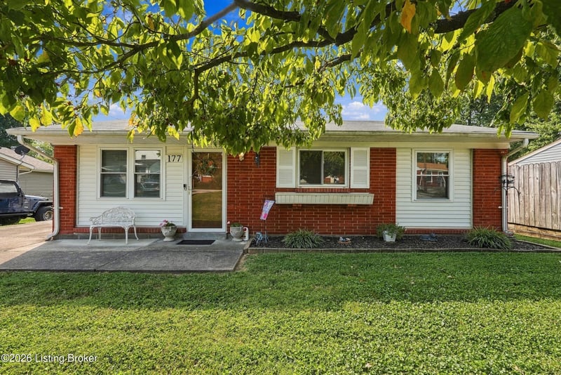177 Springwood Dr, Louisville, KY 40229