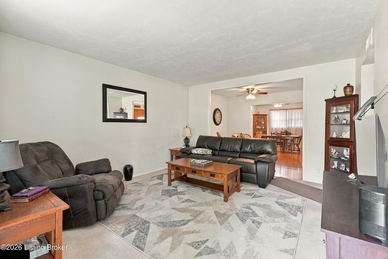 177 Springwood Dr, Louisville, KY 40229