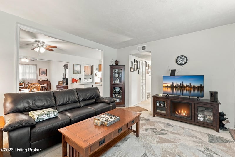 177 Springwood Dr, Louisville, KY 40229