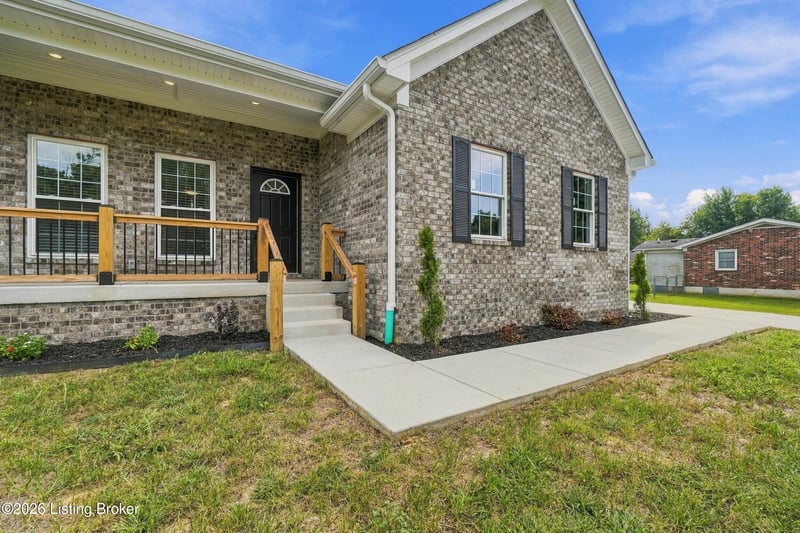 180 Azure Dr, Mt Washington, KY 40047