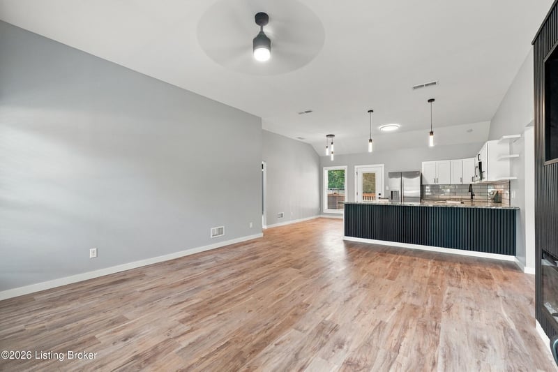 180 Azure Dr, Mt Washington, KY 40047