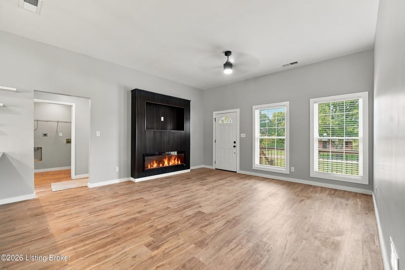 180 Azure Dr, Mt Washington, KY 40047