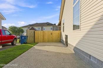 180 Treasure Bay Ct, Shepherdsville, KY 40165