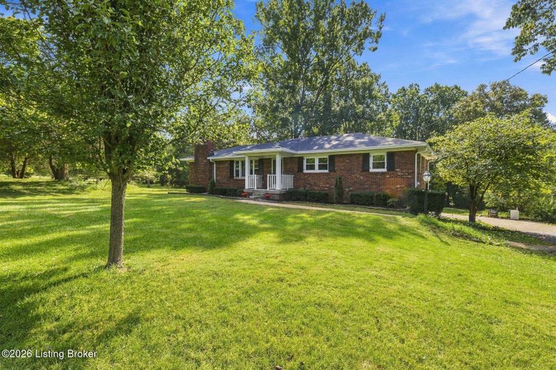 1800 Ironwood Rd, La Grange, KY 40031