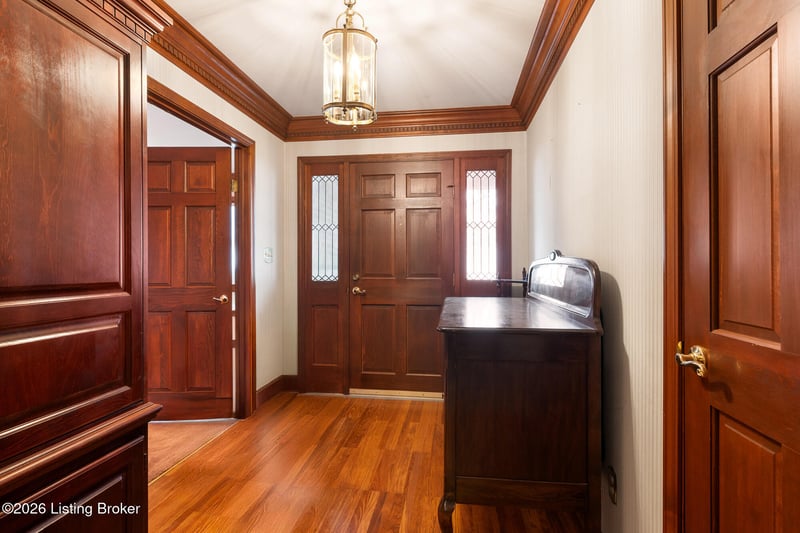 1800 Rudy Ln, Louisville, KY 40207