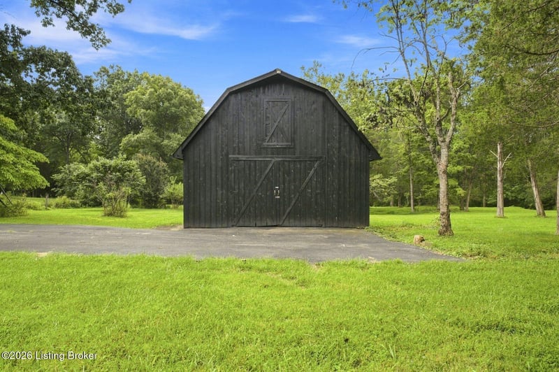 1802 Ironwood Rd, La Grange, KY 40031