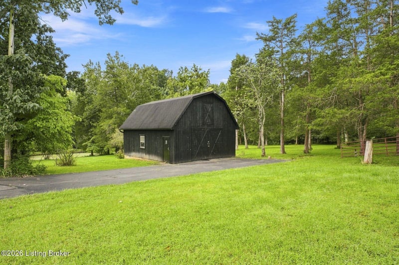 1802 Ironwood Rd, La Grange, KY 40031