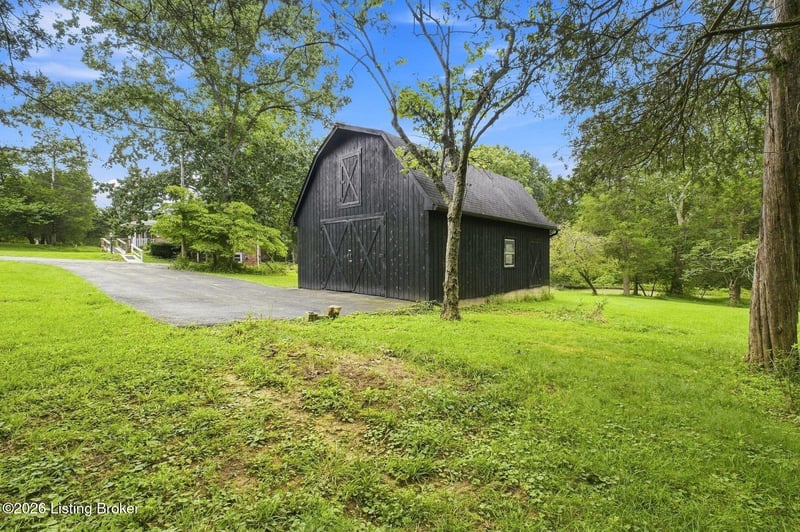 1802 Ironwood Rd, La Grange, KY 40031
