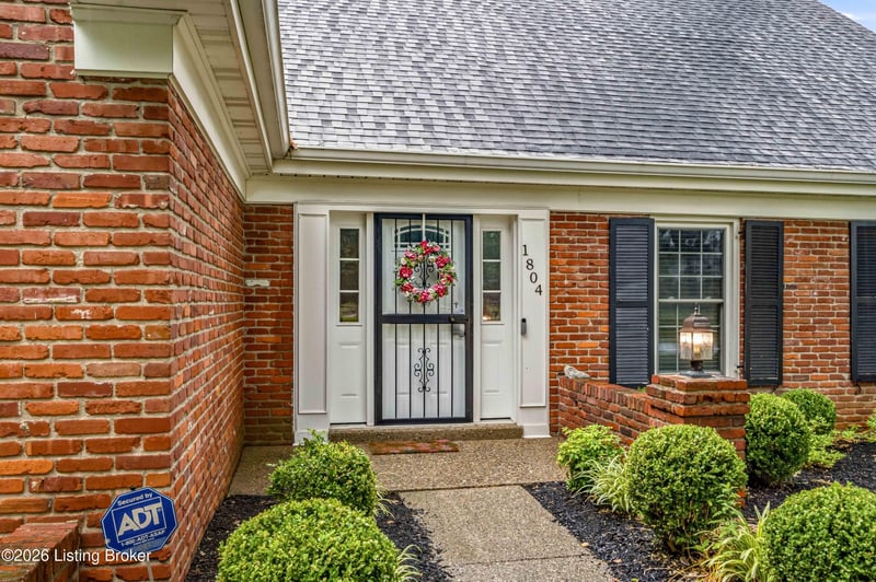 1804 Crossgate Ln, Louisville, KY 40222