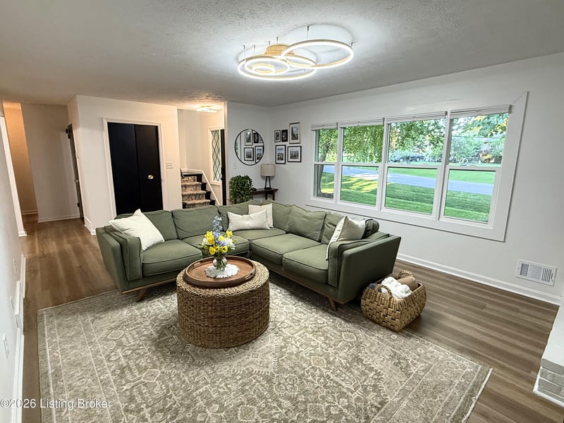 1807 Myddleton Dr, Louisville, KY 40243