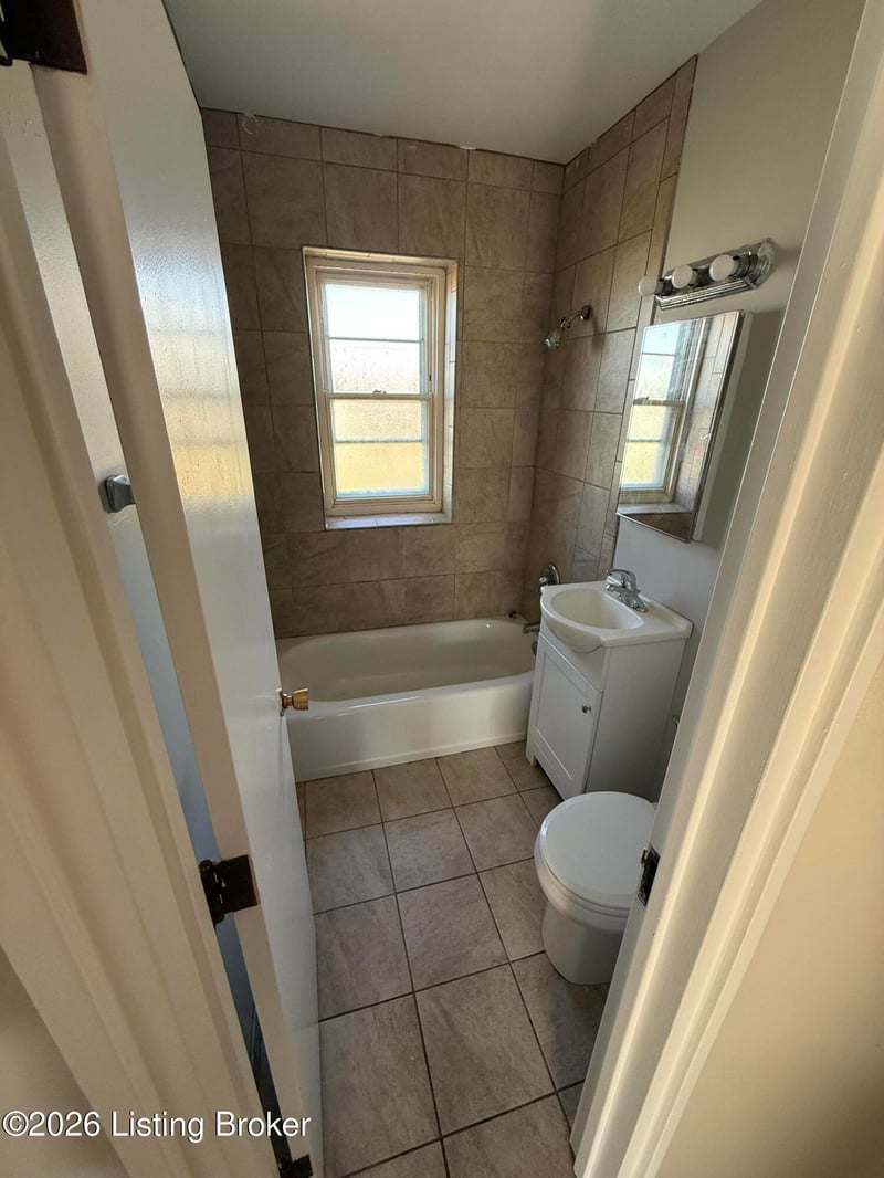 1811 La Salle Pl, Louisville, KY 40210