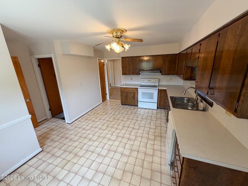 1813 Wesley Ave, Louisville, KY 40220