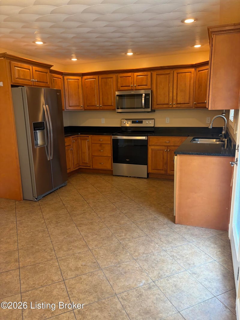 182 Grand Canyon Dr, Elizabethtown, KY 42701