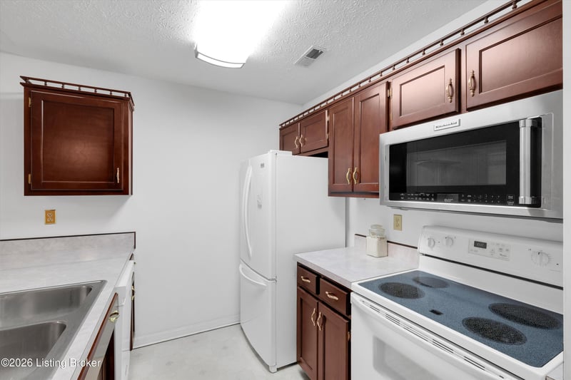 185 Beechtree Ln, Mt Washington, KY 40047