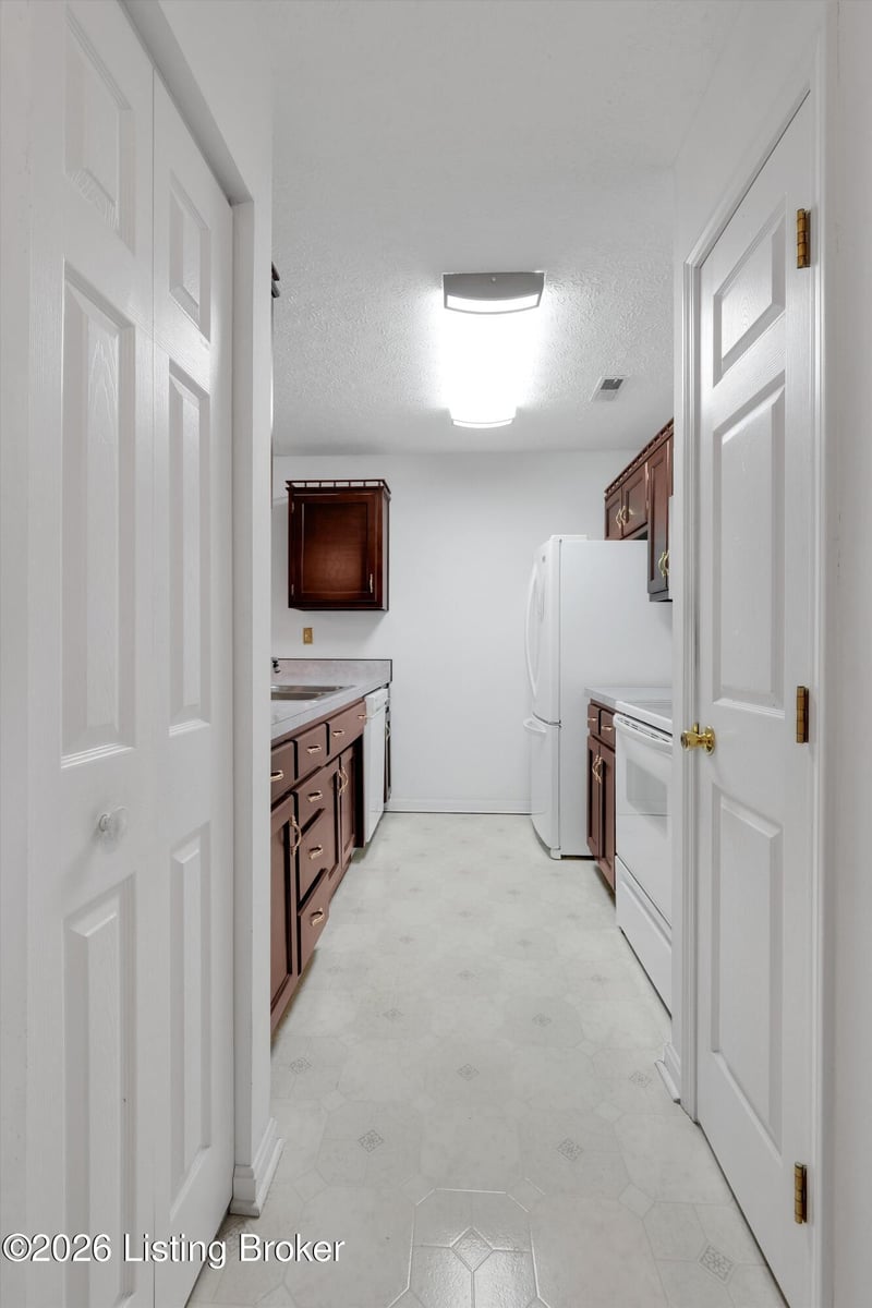 185 Beechtree Ln, Mt Washington, KY 40047
