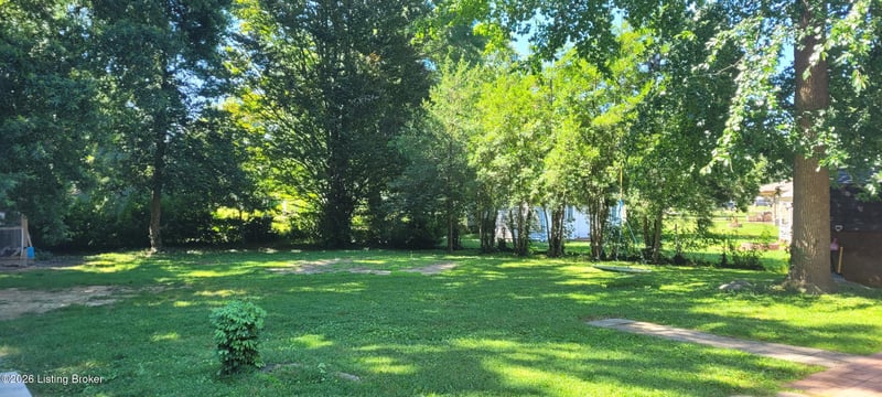 1858 Lynn Lea Rd, Louisville, KY 40216