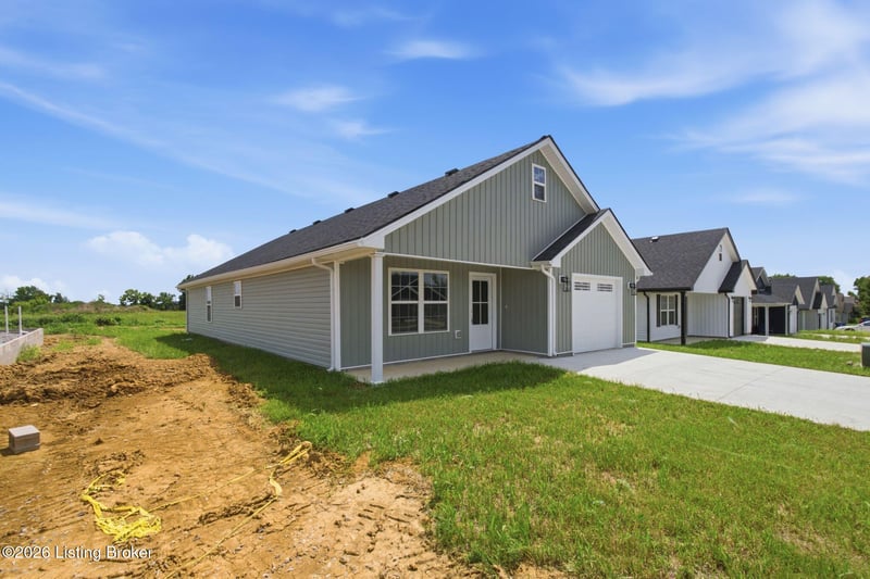 186 Charles Carr Dr, Harrodsburg, KY 40330