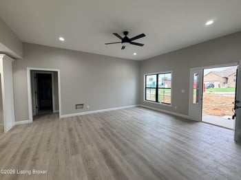 186 New Orleans Ct, Taylorsville, KY 40071