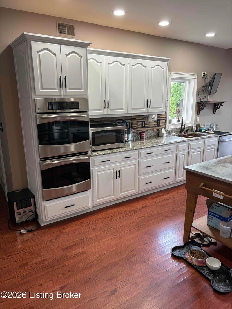 18708 Shelbyville Rd, Louisville, KY 40023
