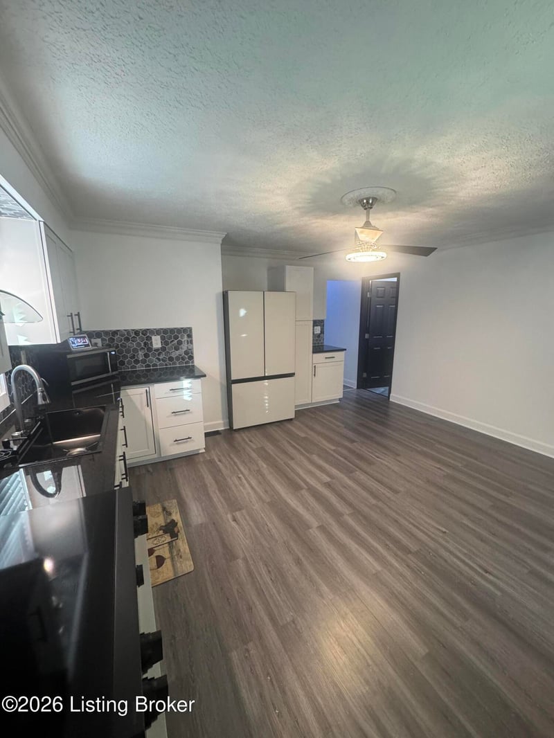 1876 Kendall Ln, Louisville, KY 40216
