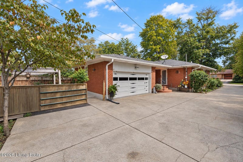 1902 Wesley Ave, Louisville, KY 40220