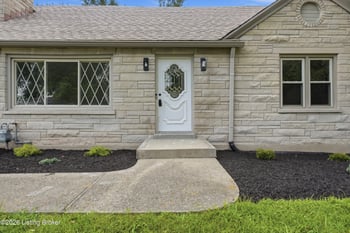 1904 Farrington Dr, Louisville, KY 40216