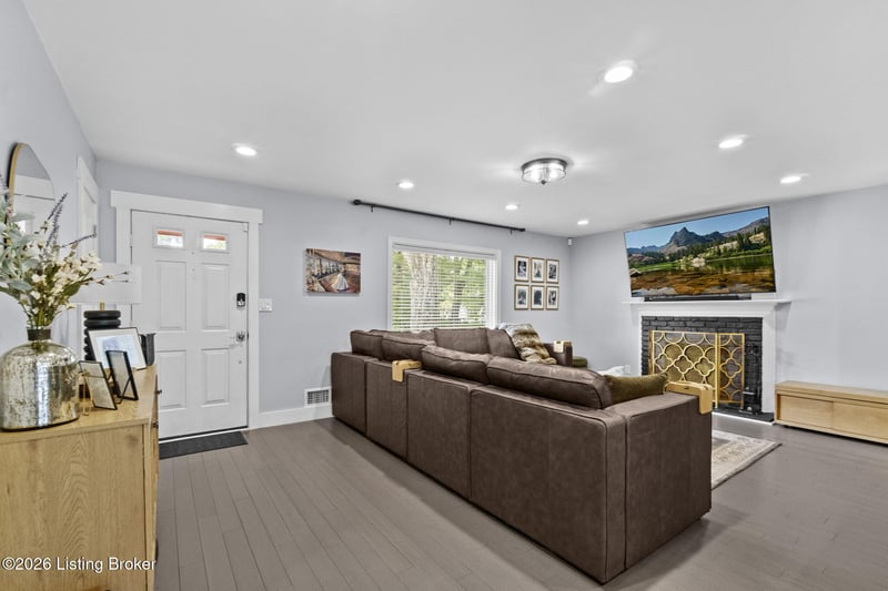 1905 Hoke Rd, Louisville, KY 40220