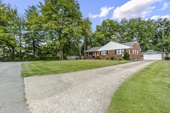 1905 Hoke Rd, Louisville, KY 40220