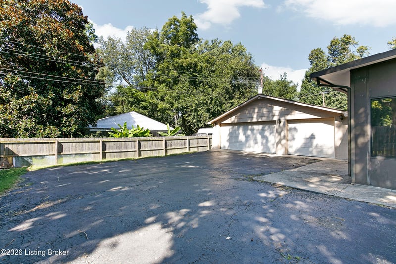 1906 Herr Ln, Louisville, KY 40222